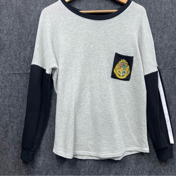 Harry Potter Hogwarts School of Witchcraft Grey/Black Sweater Size M - Picture 2 of 13